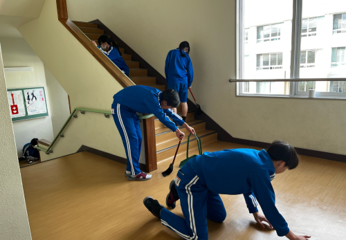 蘇南中の伝統を後輩へ【掃除】